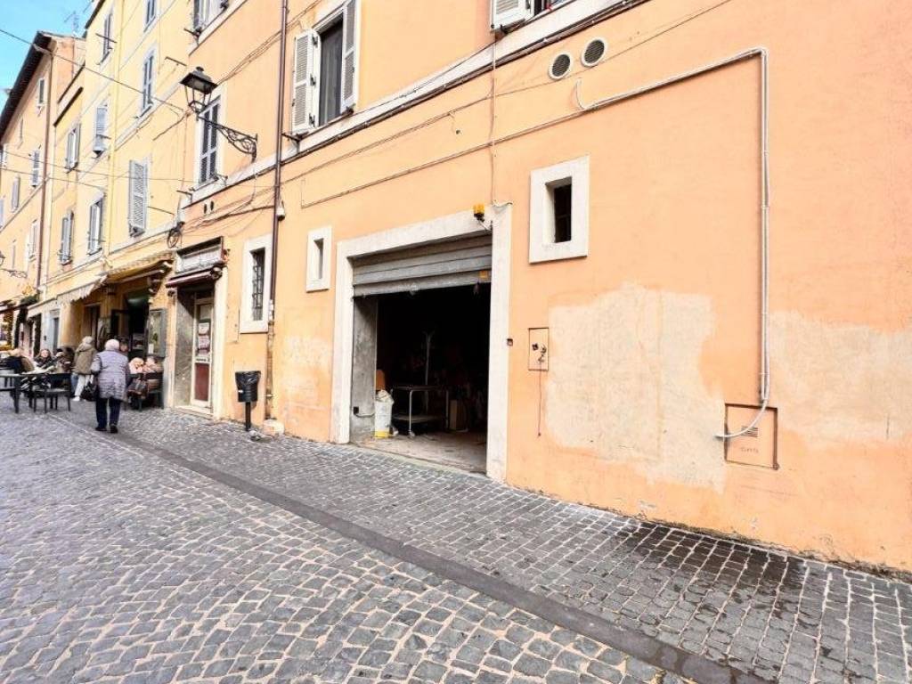 Box / garage a Albano laziale in Via della Rotonda, 3 - Foto 2
