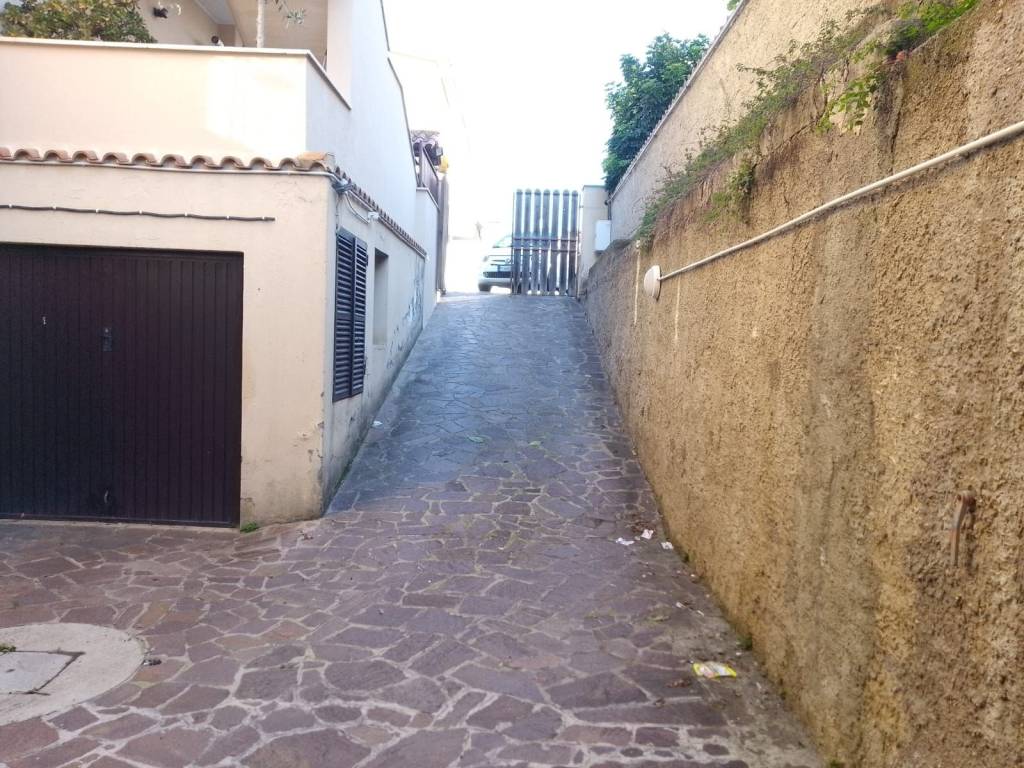 Box / garage a Ladispoli in Via delle Rose - Foto 3