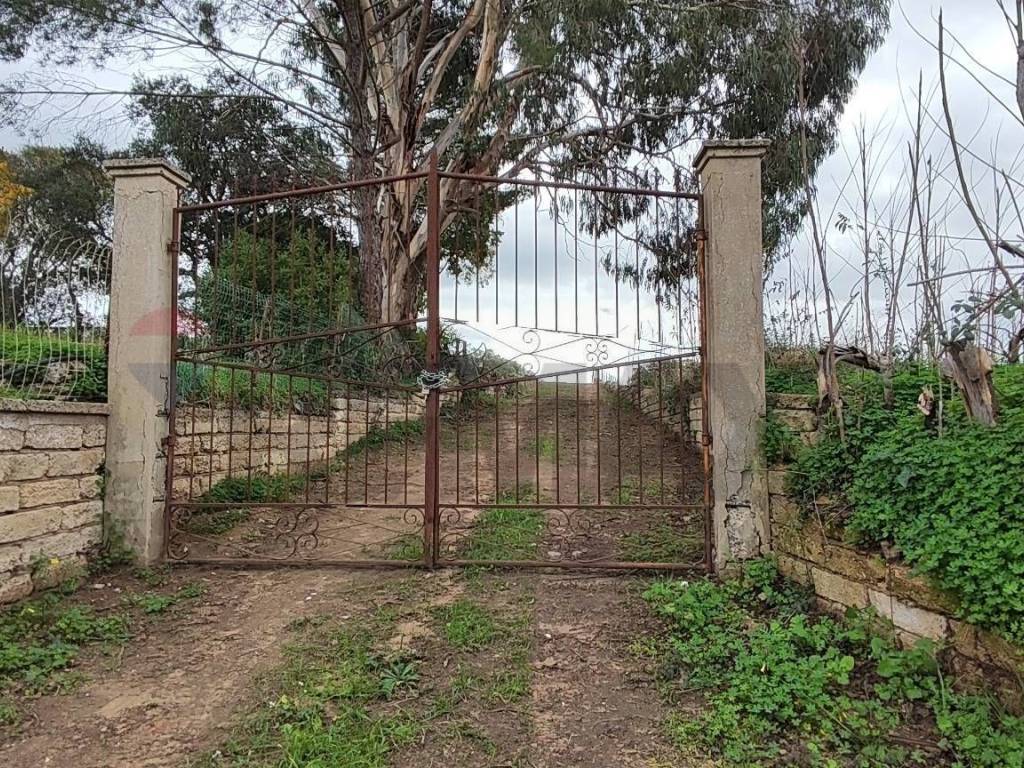 Terreno a Caltagirone in C.DA COSTABAIRA - Foto 2