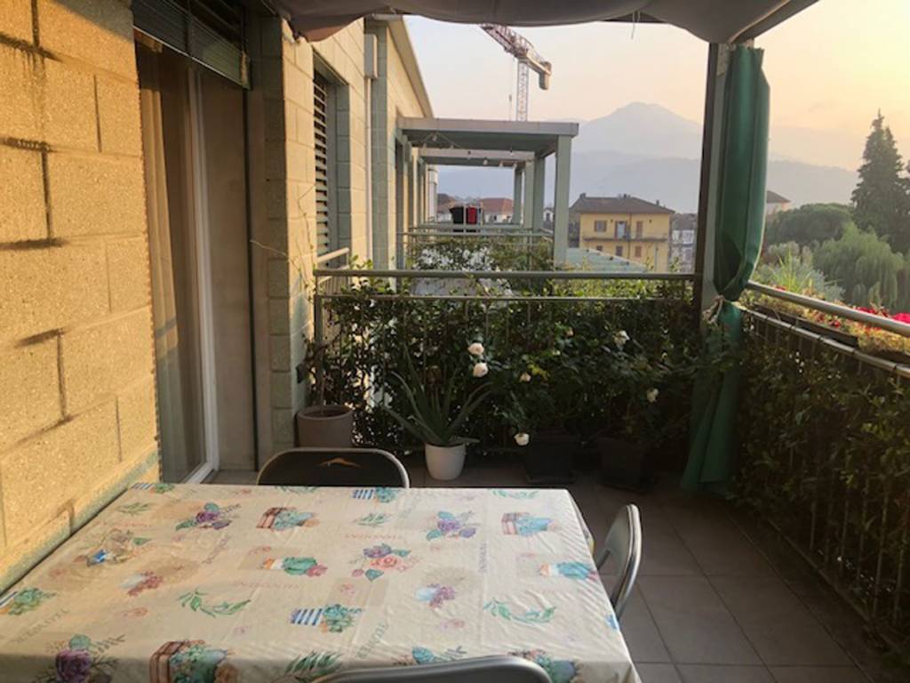Appartamento a Luino in Via Luigi Sbarra - Foto 2