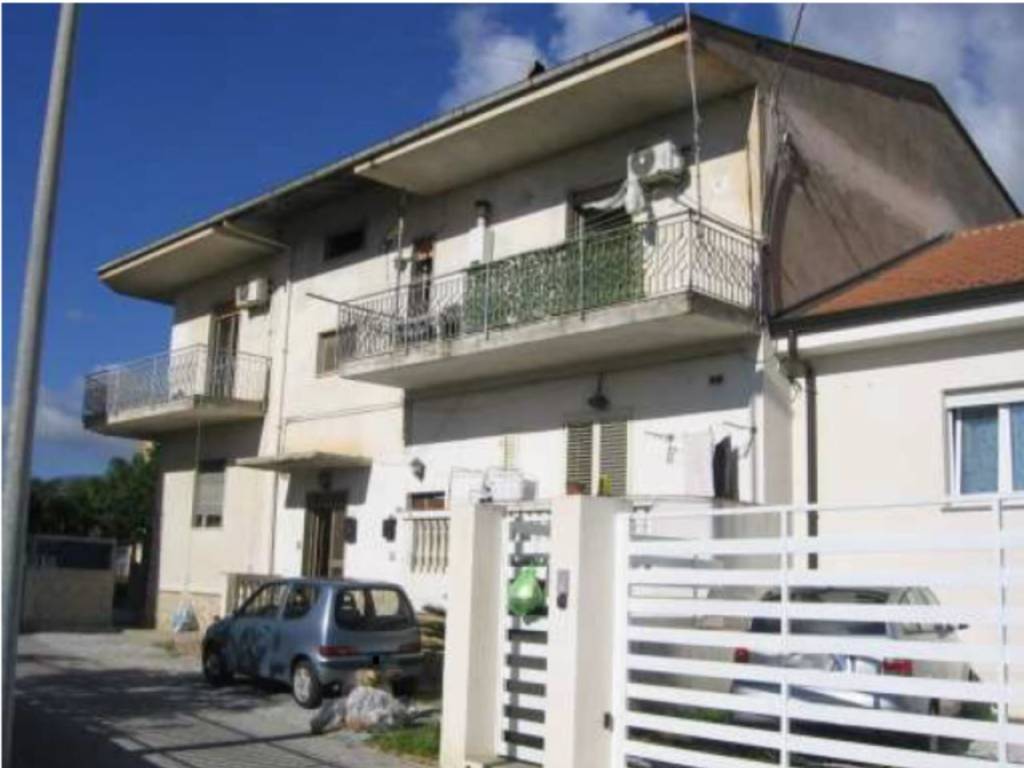 Appartamento a Lamezia terme in Via Zaleuco di Locri - Foto 2