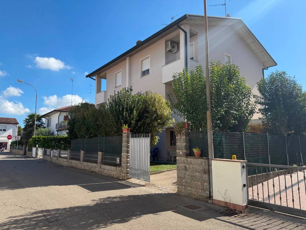 Villa a Alfonsine in Via Bruno Buozzi, 5 - Foto 2