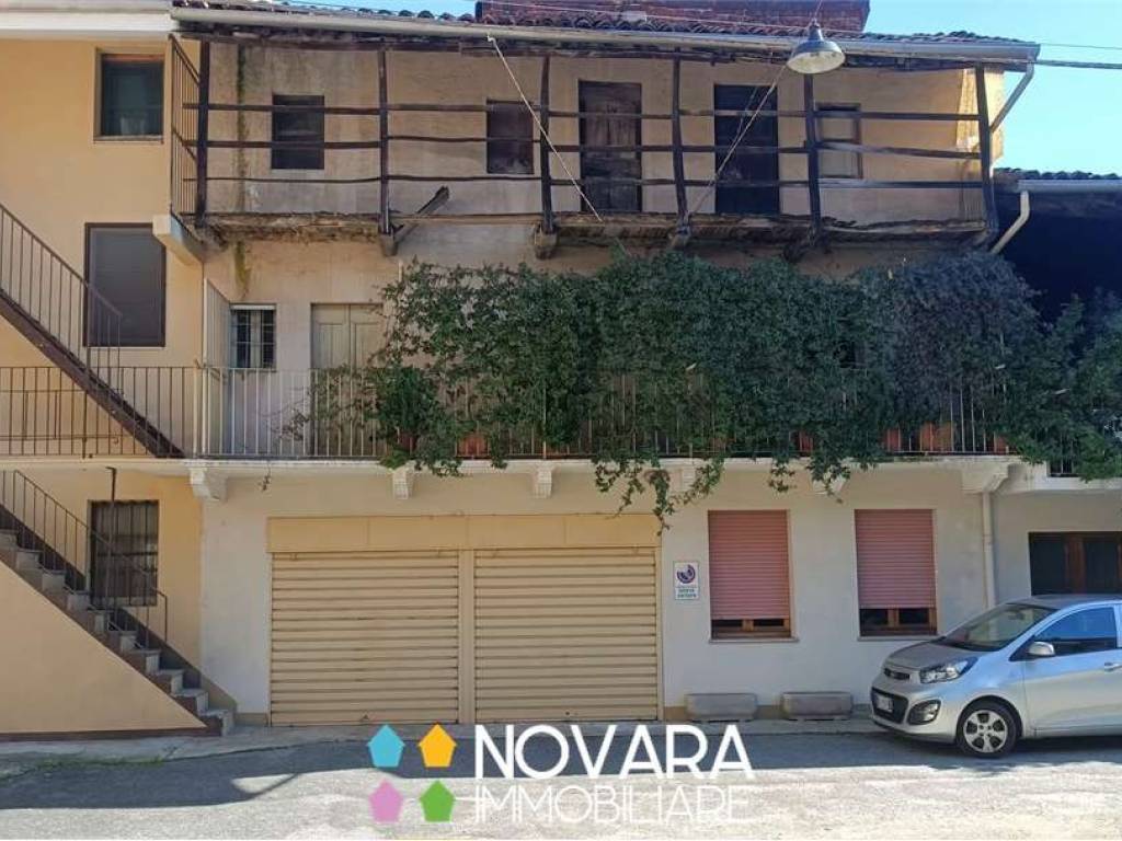 Casa indipendente a Galliate in viale Beato Quagliotti, 77 - Foto 2
