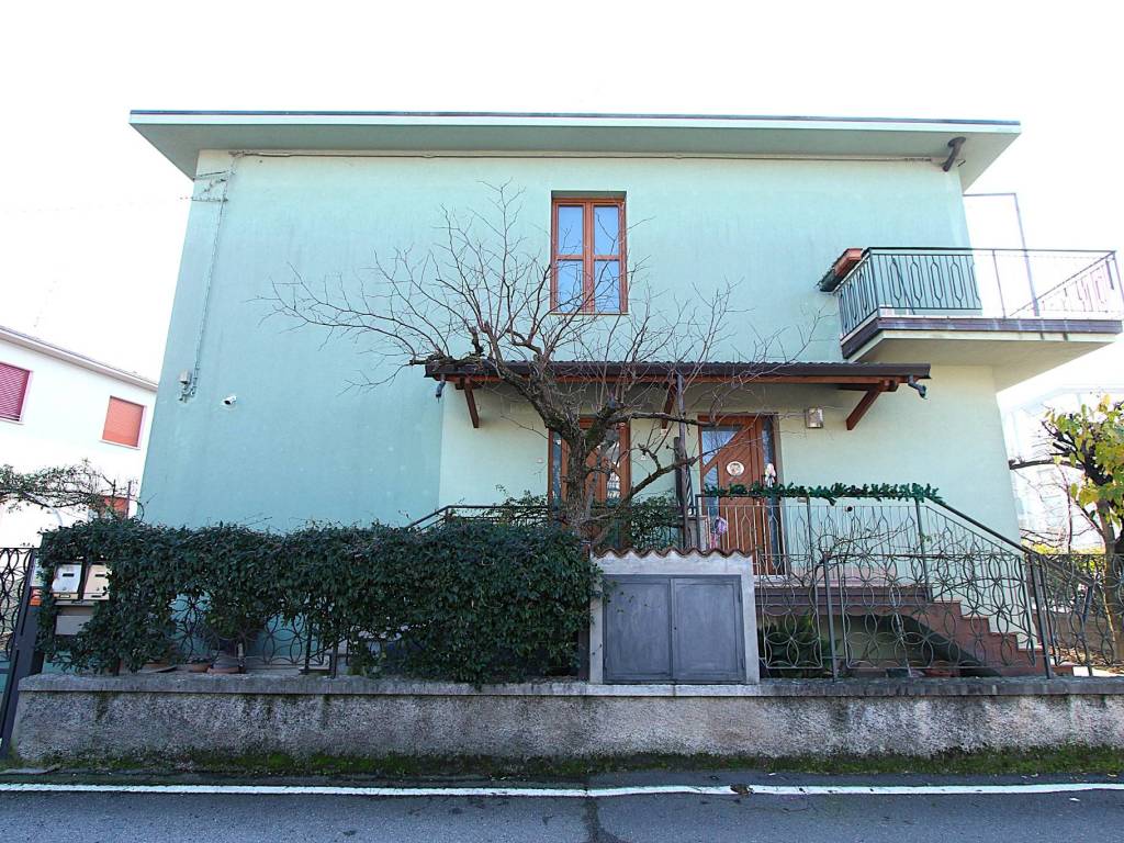 Appartamento a Villafranca di verona in Via Ugo Foscolo, 9 - Foto 3
