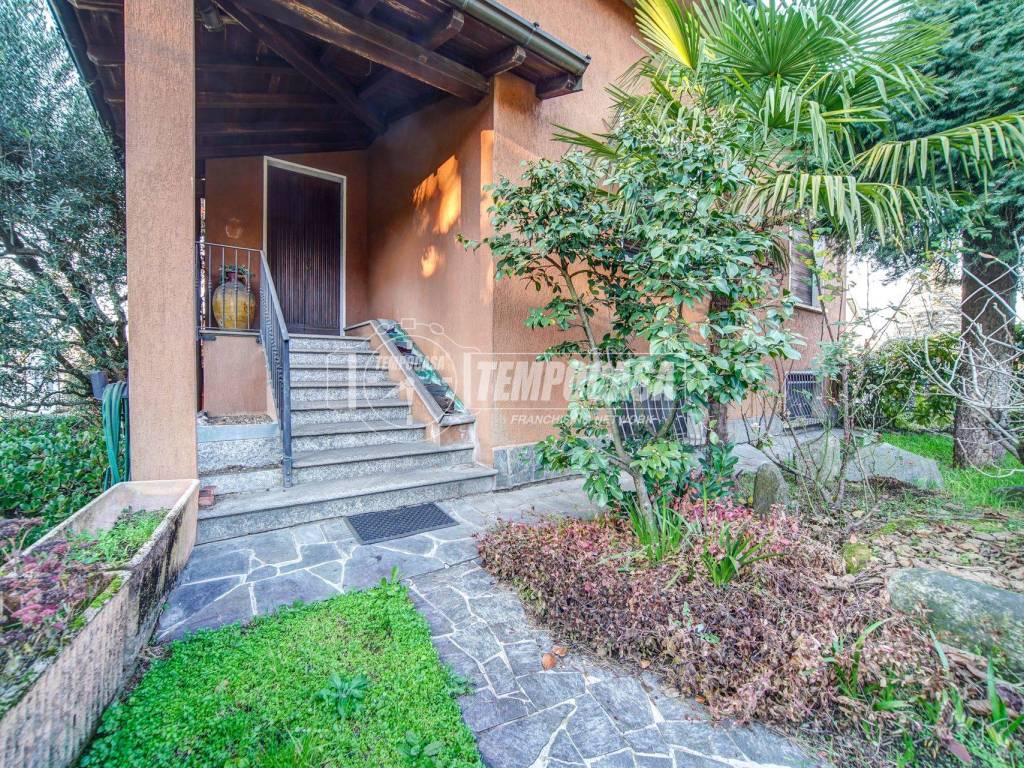 Villa a Daverio in Via Cesare Battisti 24 - Foto 4