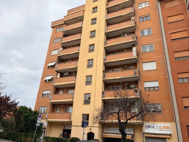 Appartamento a Pomezia in Via Pietro Nenni - Foto 2