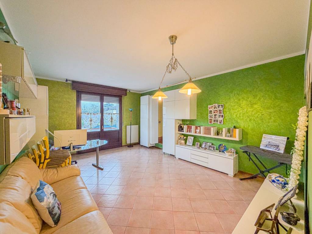 Villa a Castel d'ario in Via Nenni P. - Foto 2