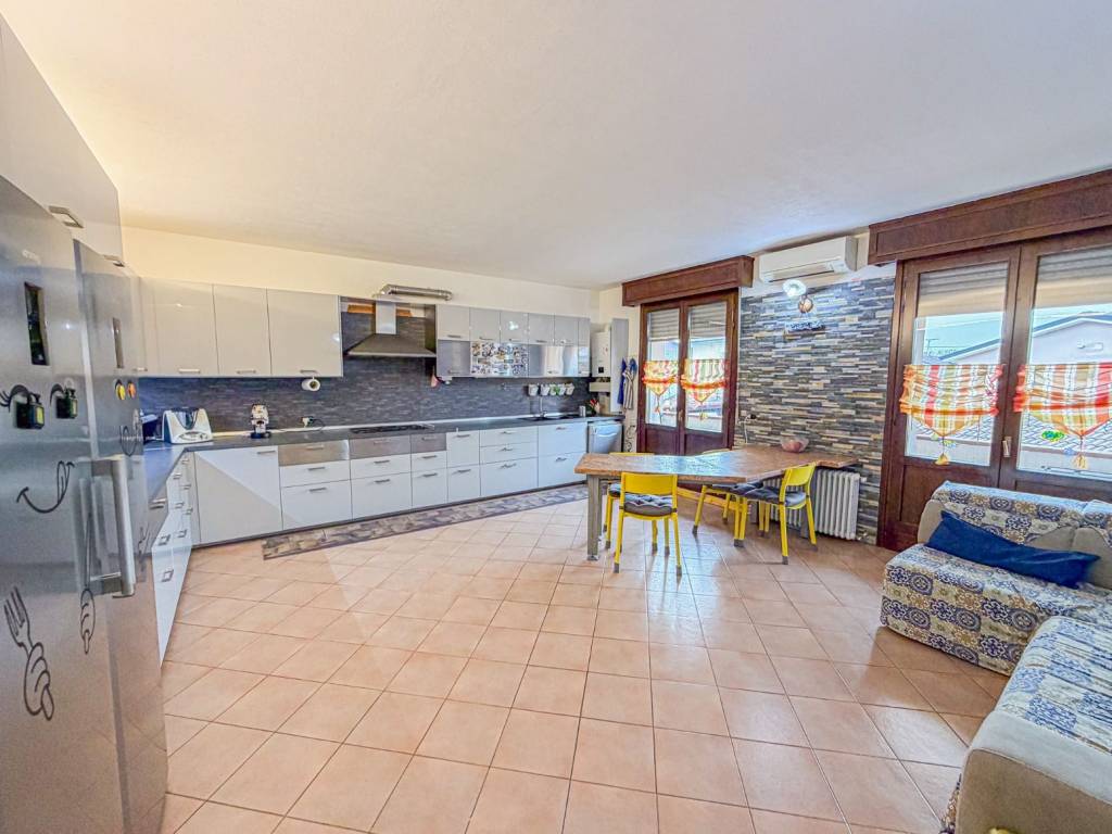 Villa a Castel d'ario in Via Nenni P. - Foto 3