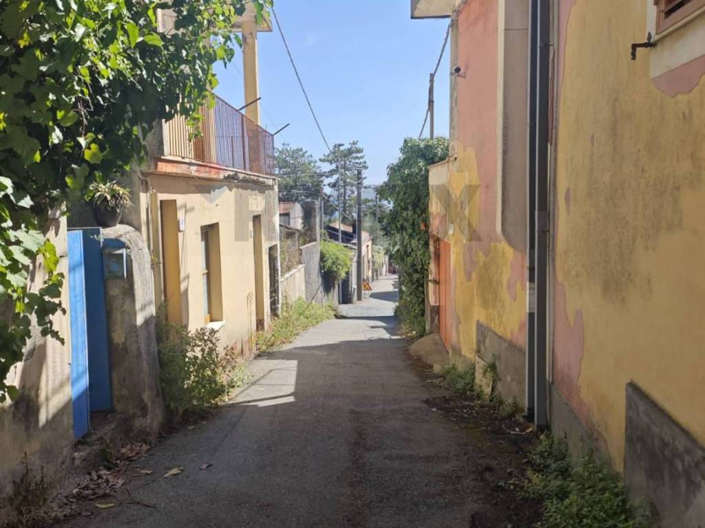 Casa indipendente a Zafferana etnea in Via Balsamo Civita, 39 - Foto 2