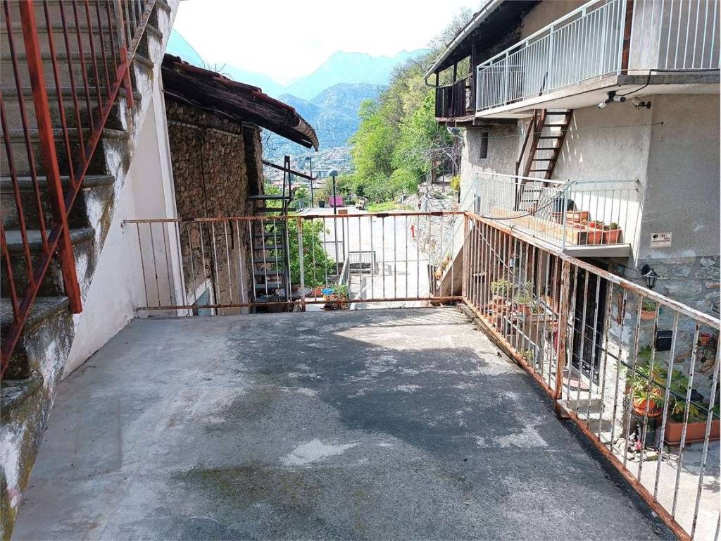 Appartamento a Pont-saint-martin in via Aldo Chenuil - Foto 5