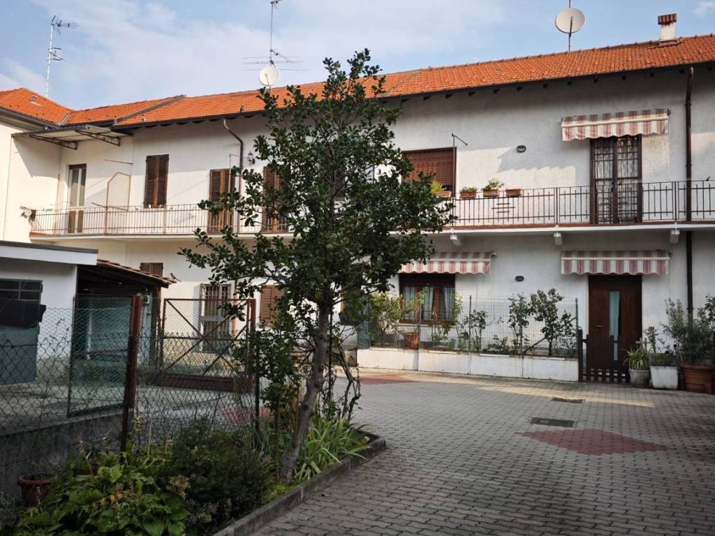 Appartamento a Gallarate in Via Curtatone - Foto 2