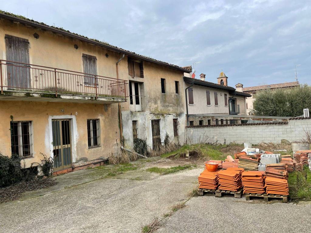 Casa indipendente a Castiglione delle stiviere in Via Morti dell'Astore - Foto 3