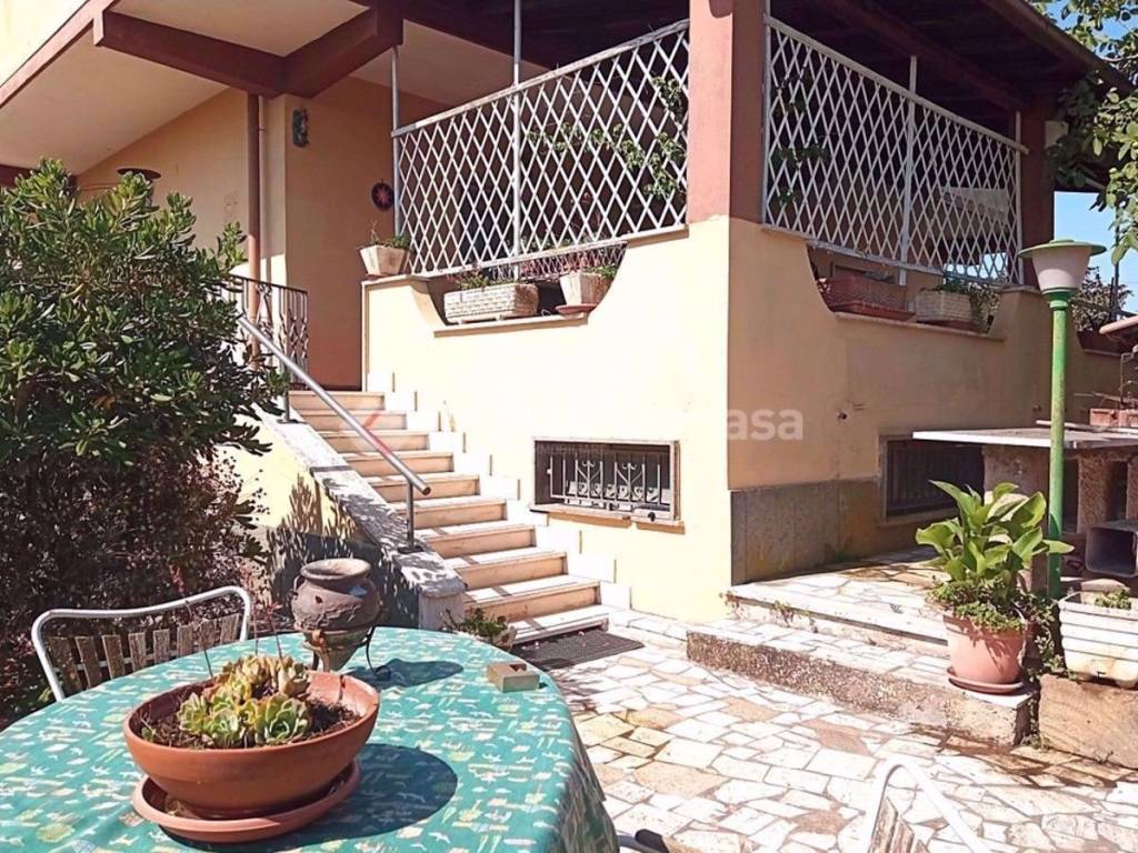 Villa a Aprilia in Via Vulcano - Foto 3