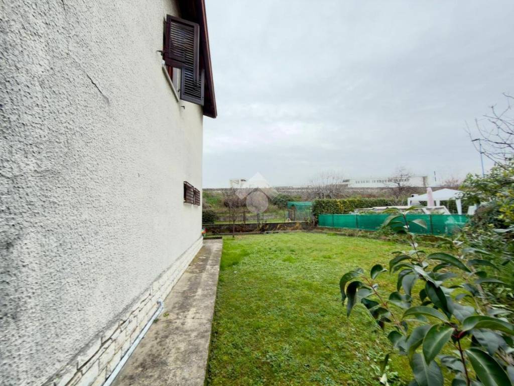 Villa a Brescia in Quartiere La Famiglia Via 1 - Foto 2