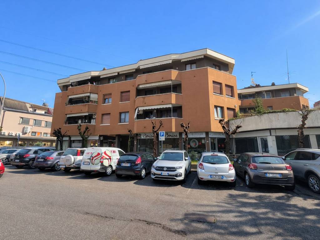 Appartamento a Arese in Piazza 5 Giornate - Foto 2