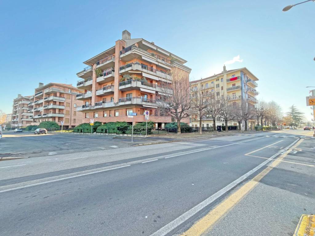 Appartamento a Pinerolo in PIAZZA DON MILANI, 1 - Foto 2