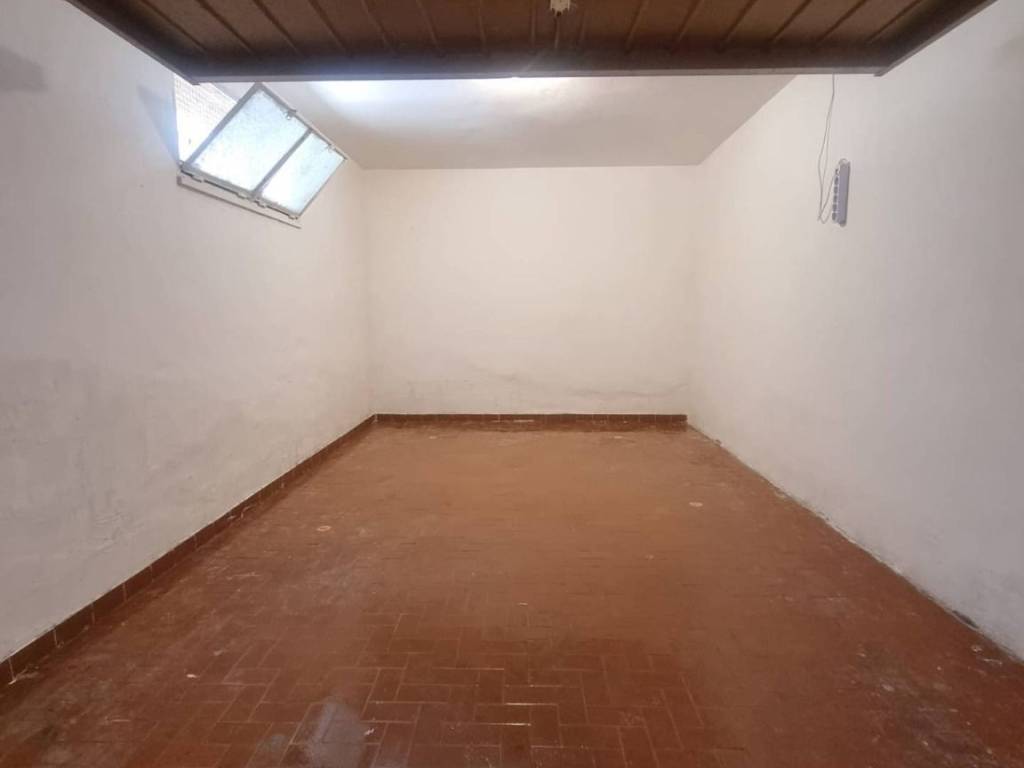 Box / garage a Terracina in Via Enrico Coleman - Foto 5