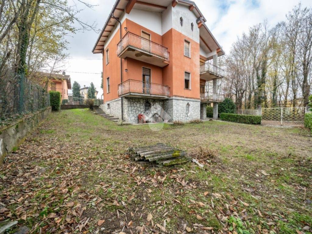 Villa a Annone di brianza in Via Don Zeno, 13 - Foto 2