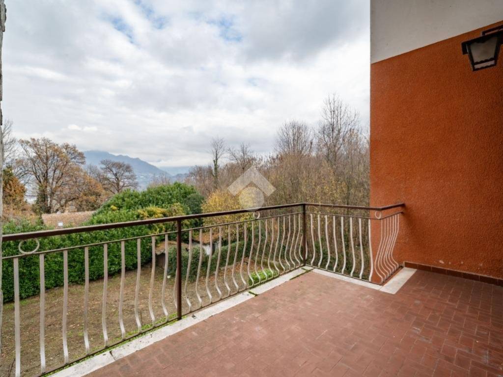 Villa a Annone di brianza in Via Don Zeno, 13 - Foto 4