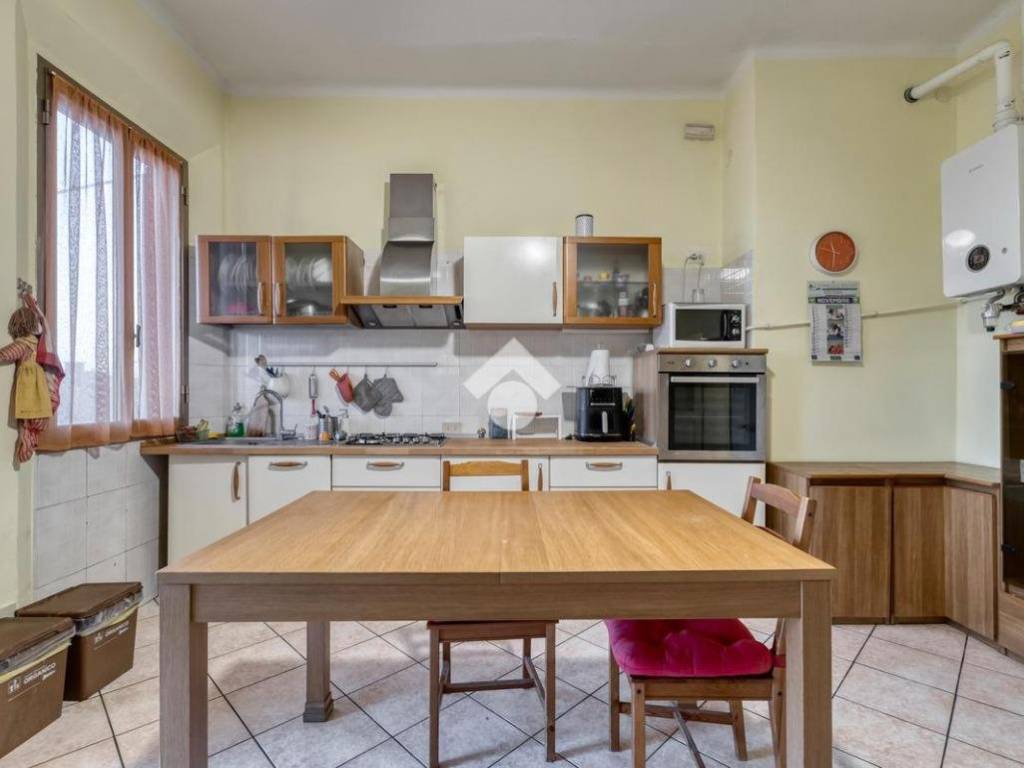 Appartamento a Bologna in Via ORESTE REGNOLI, 68 - Foto 2