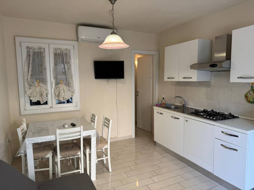 Appartamento a Follonica in Via Vincenzo Bellini, 10 - Foto 2