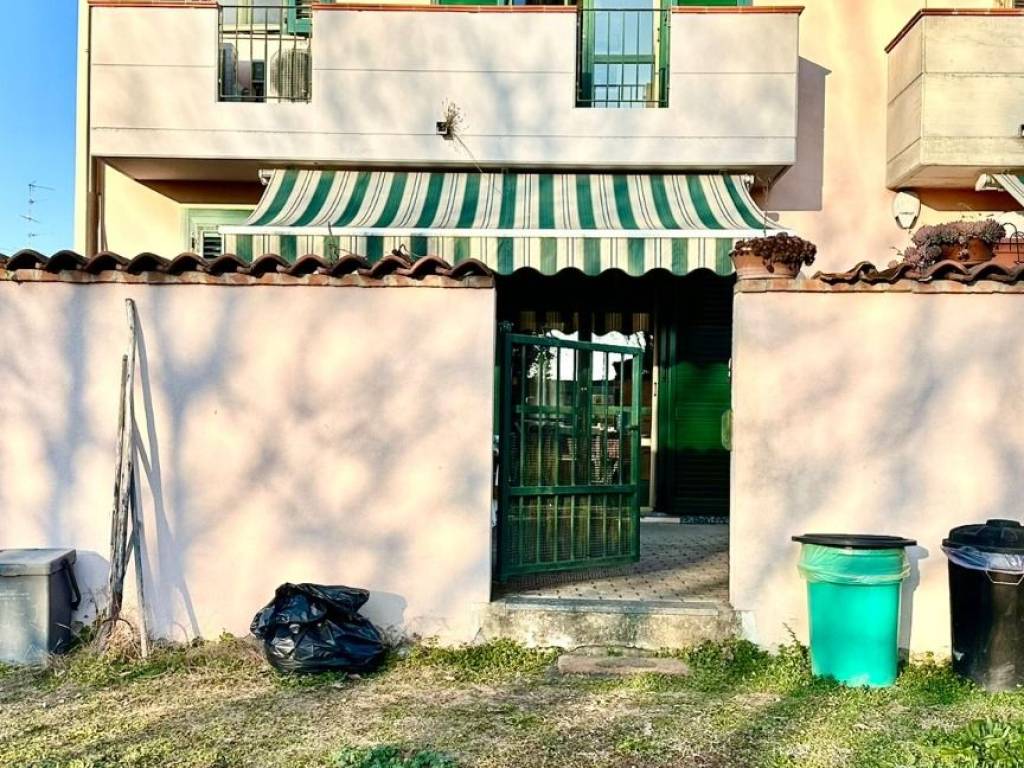 Villa a Novara in Strada Provinciale di Granozzo - Foto 2