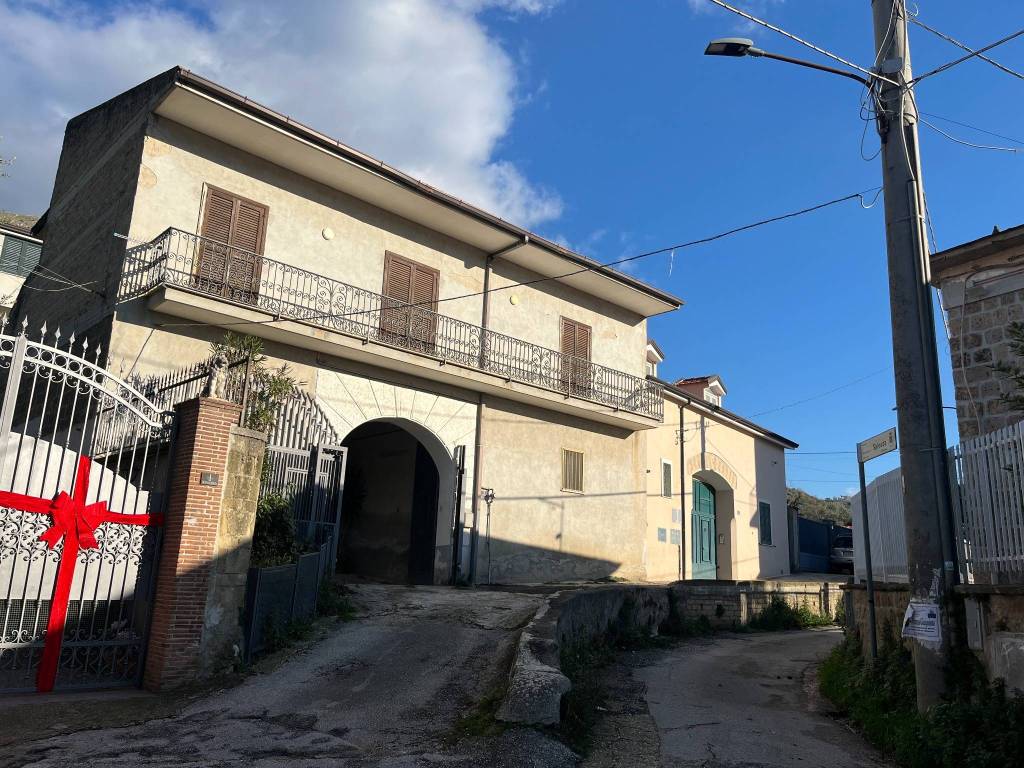 Palazzo / stabile a Caserta in Vicolo Marsilio Ficino - Foto 2