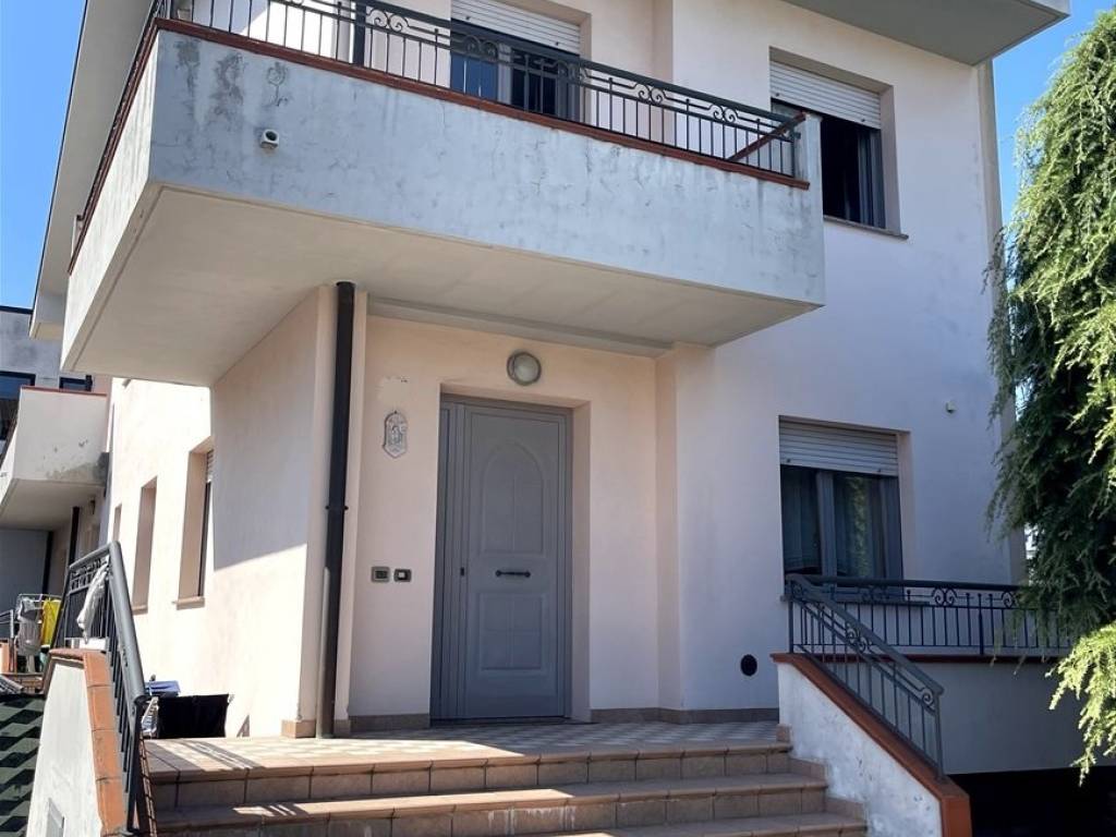 Casa indipendente a Rimini in Via Giulio Pastore, 43 - Foto 2