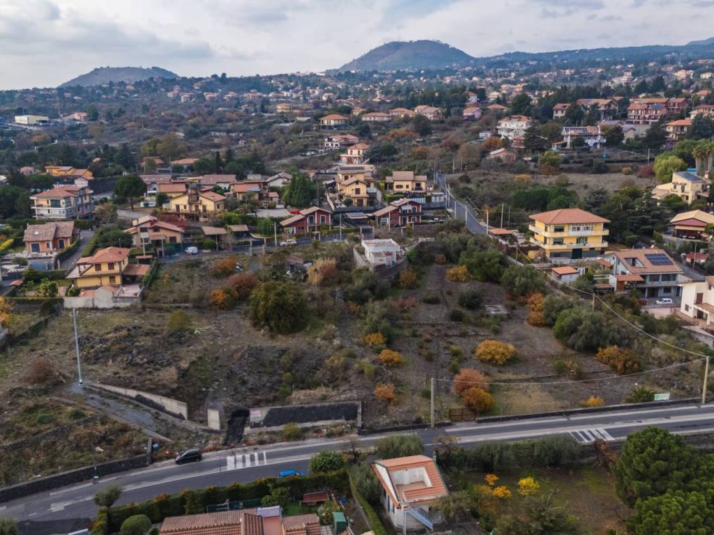 Terreno a Pedara in Via Alcide De Gasperi - Foto 2