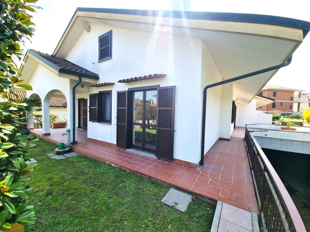 Villa a Rivalta di torino in Via Francesco Petrarca, 11 - Foto 3