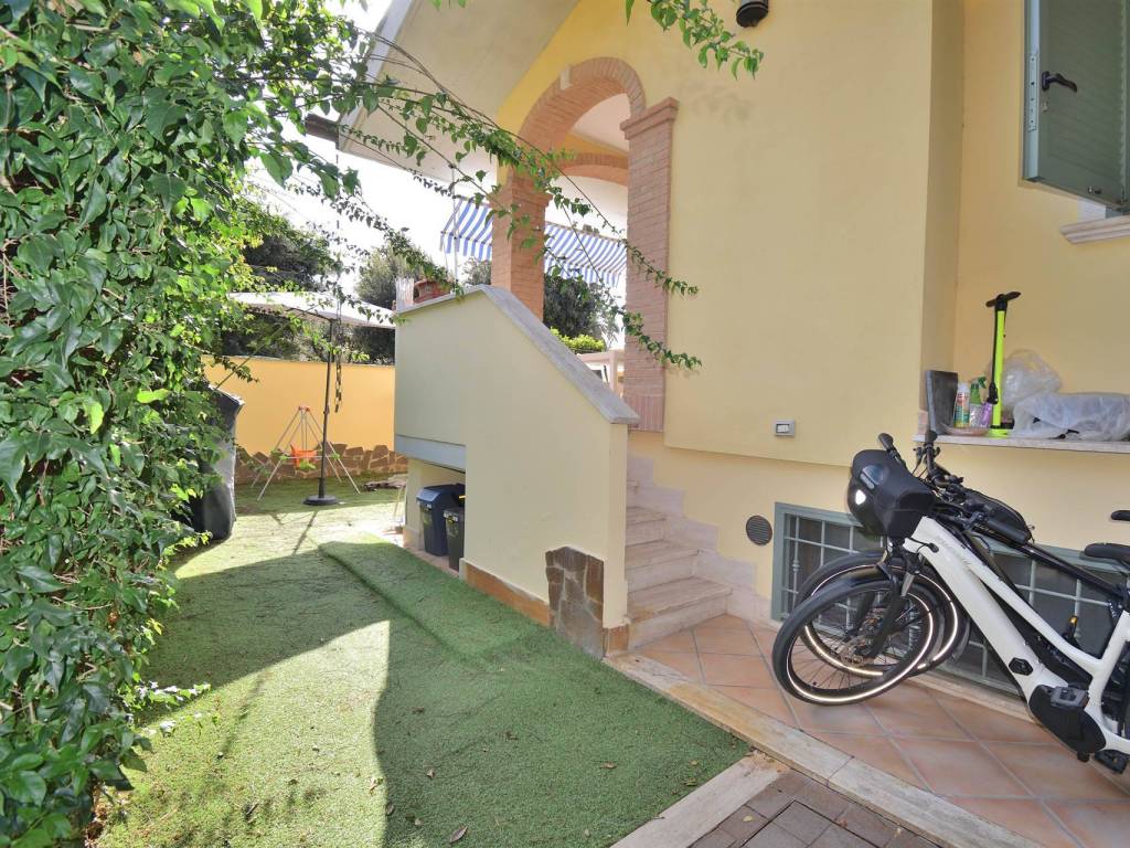 Villa a Fiumicino in Via Numana, 34 - Foto 2