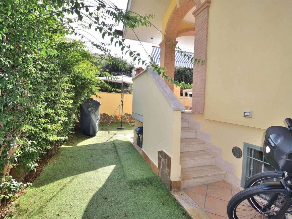 Villa a Fiumicino in Via Numana, 34 - Foto 3