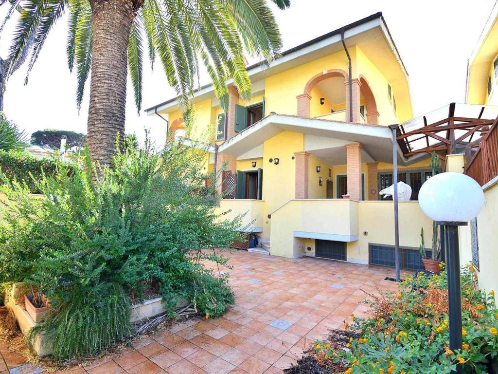 Villa a Fiumicino in Via Castellammare, 88 - Foto 2