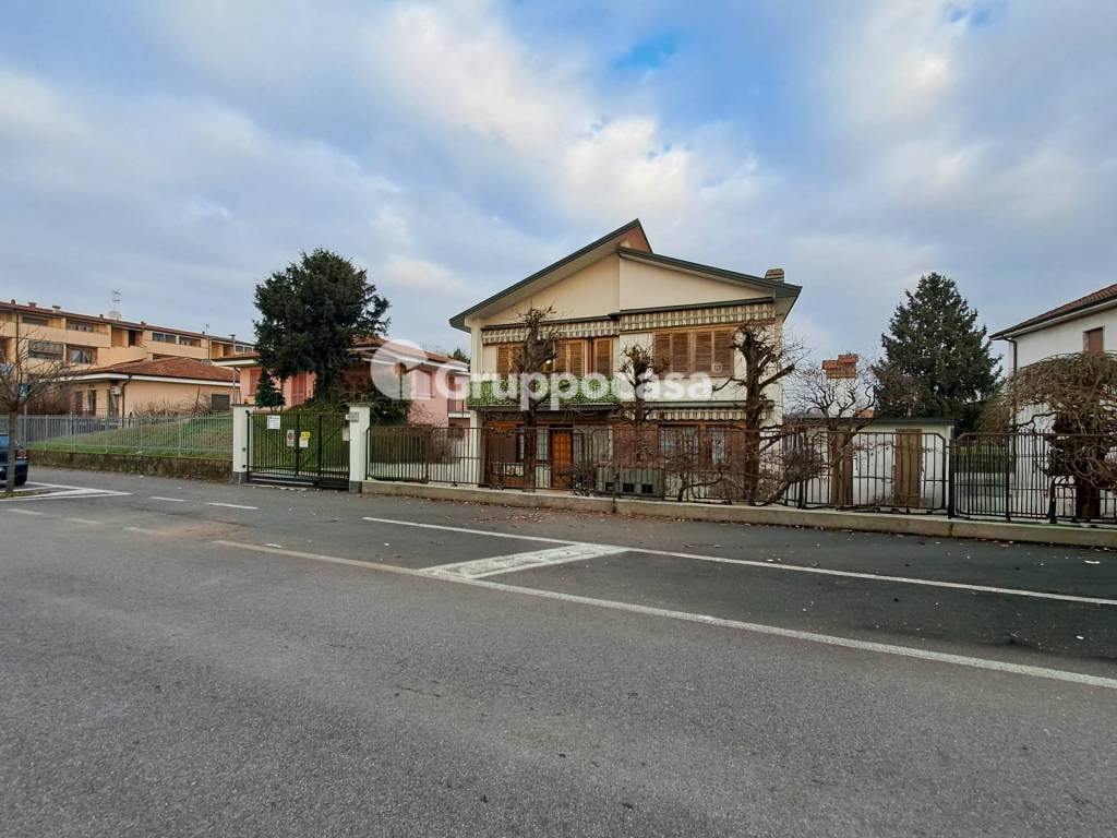 Appartamento a Bareggio in Via Cusago, 59 - Foto 2