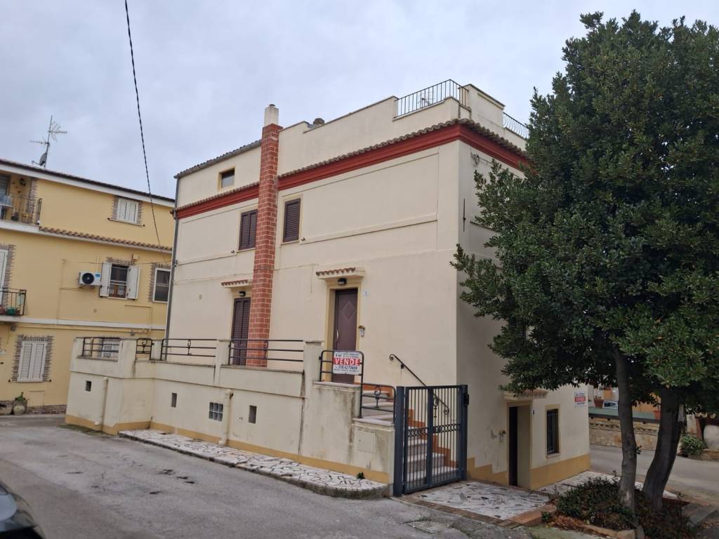 Palazzo / stabile a Petacciato in Piazza dell'Autonomia - Foto 5