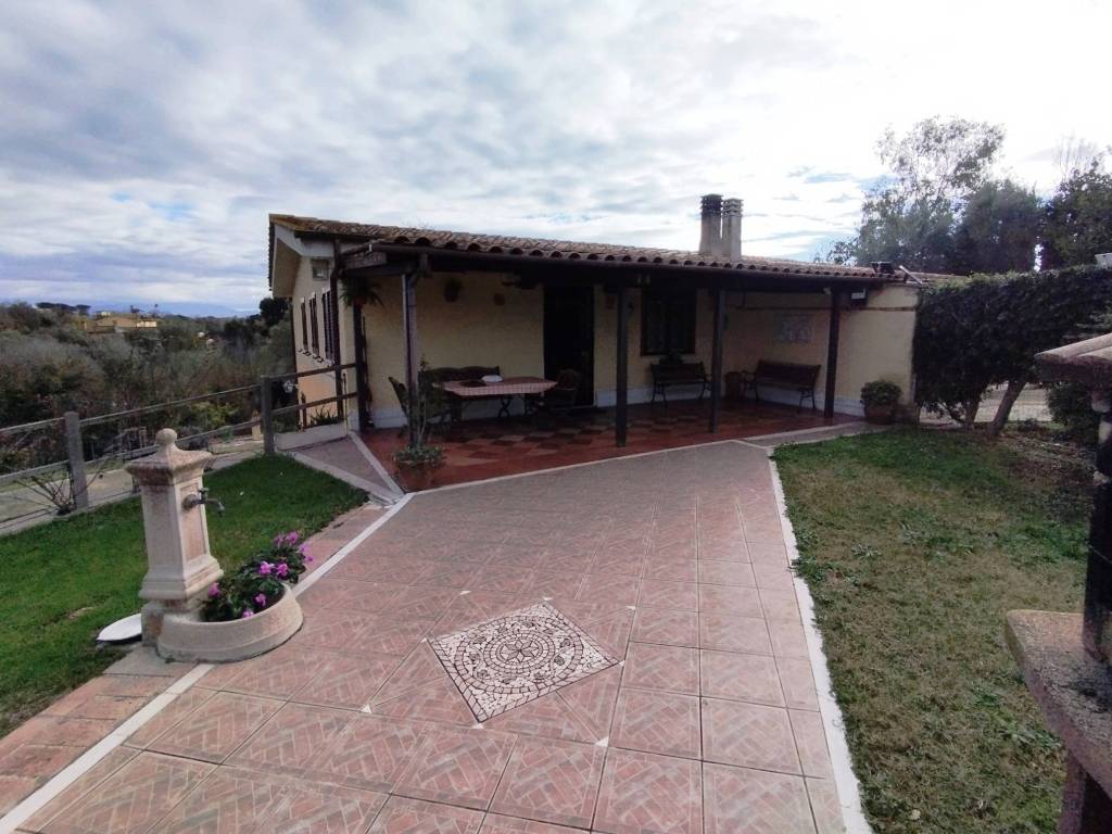 Villa a Aprilia in Via Dese, 31 - Foto 2