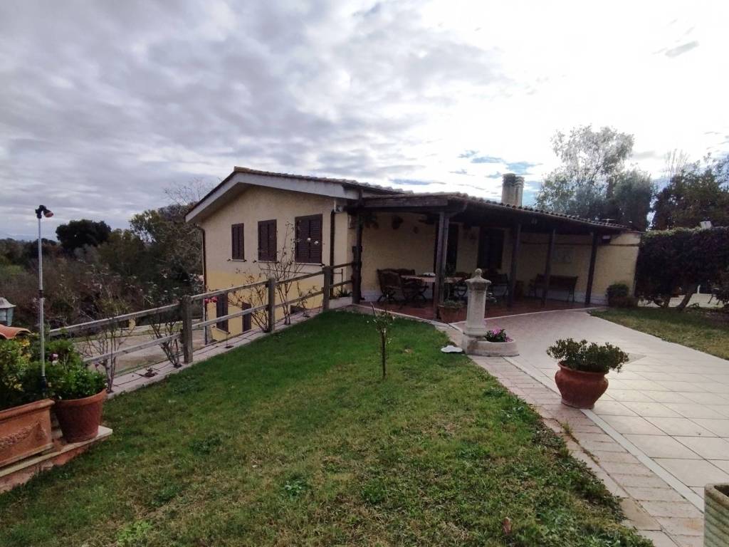 Villa a Aprilia in Via Dese, 31 - Foto 3