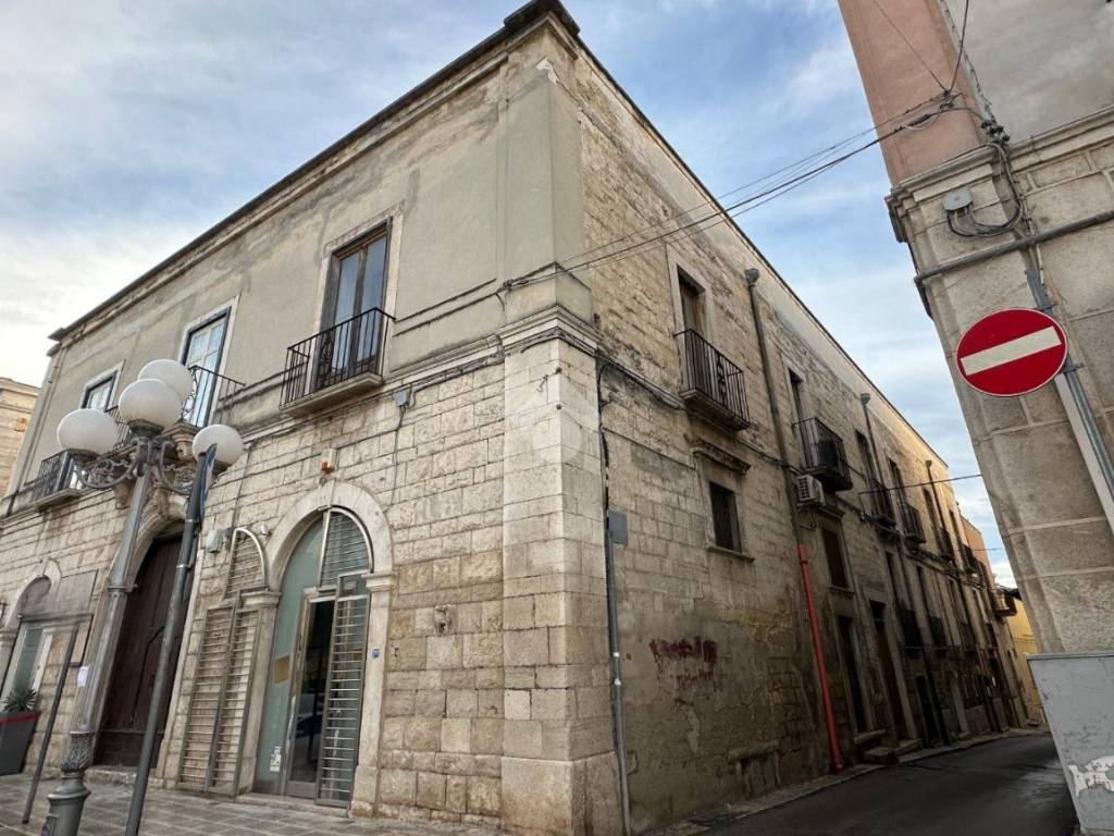 Casa indipendente a Canosa di puglia in Piazza della Repubblica, 5 - Foto 3