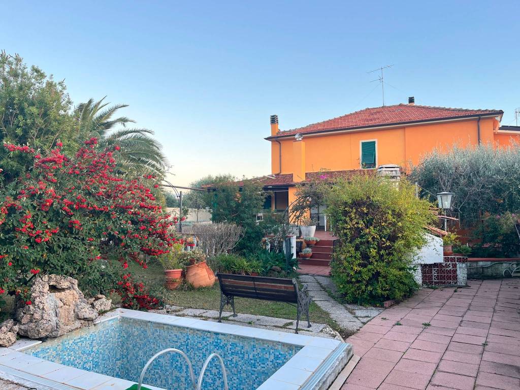 Villa a Albenga in Via Giosuè Carducci - Foto 5
