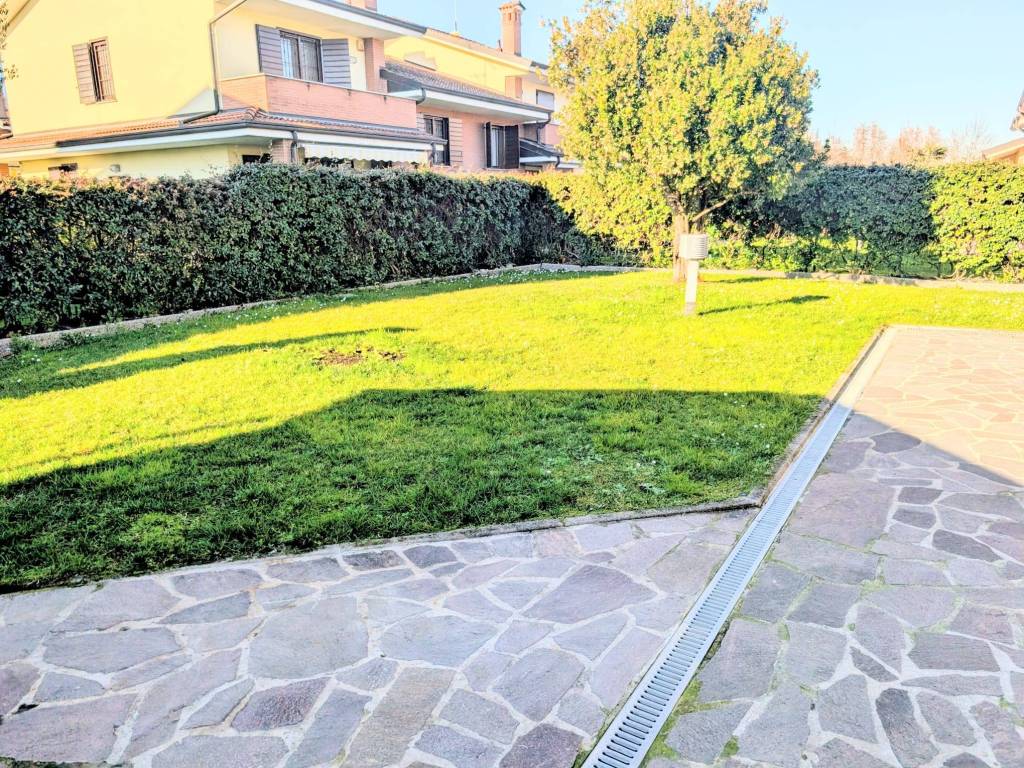 Villa a Vimodrone in Via Sant'Isidoro, 15 - Foto 4