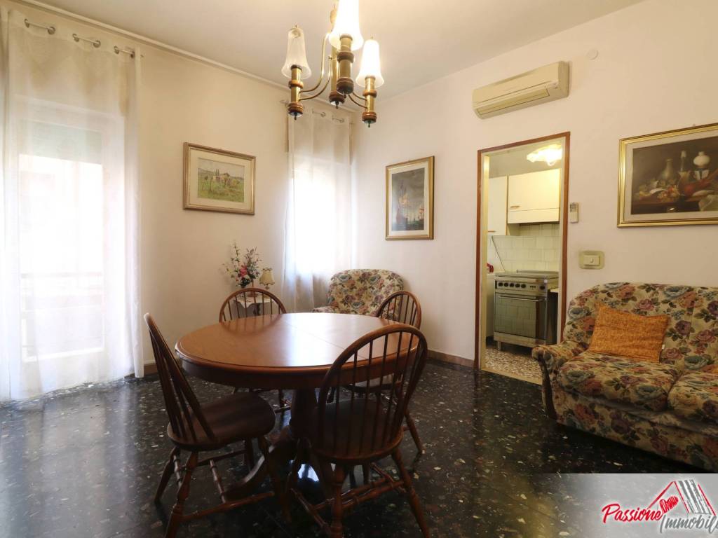 Appartamento a Verona in Via Vittorio Locchi, 21 - Foto 2