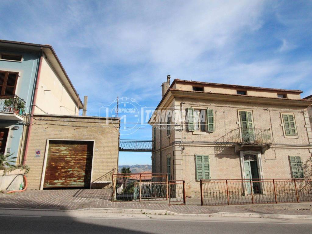 Casa indipendente a Torre san patrizio in Via Roma - Foto 3