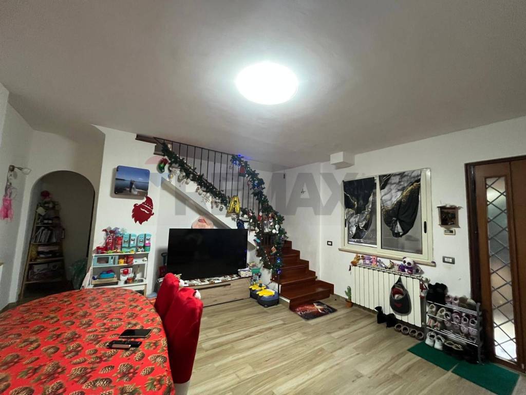 Villetta a schiera a Anguillara sabazia in VIA MONTE SIRENTE, 25 - Foto 3