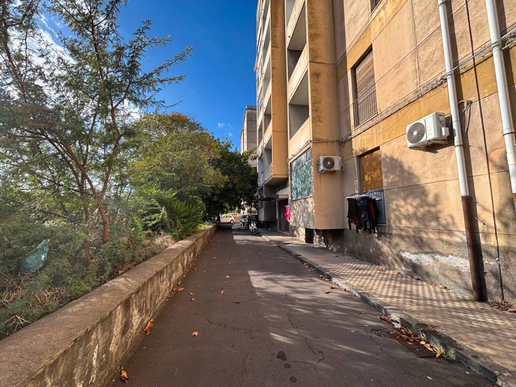Appartamento a Catania in Via Nervesa della Battaglia, 2 - Foto 3