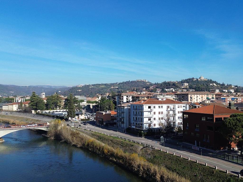 Appartamento a Verona in Via Carlo Ederle, 40 - Foto 2
