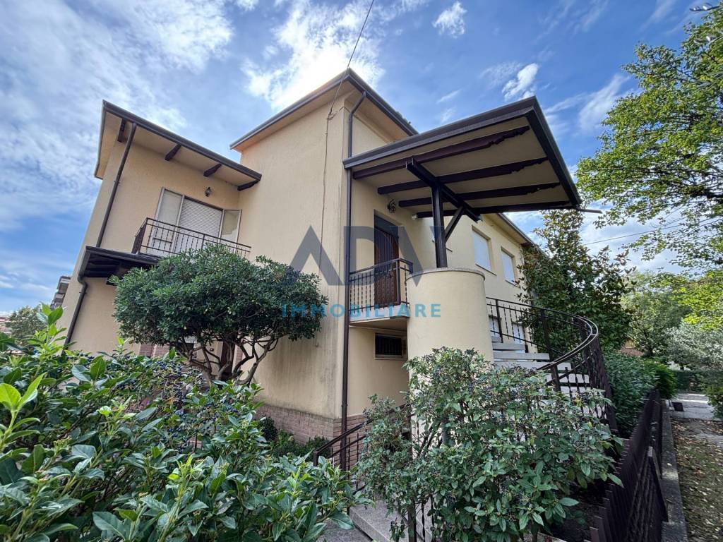 Casa indipendente a Assisi in Viale Maratona, 11 - Foto 2