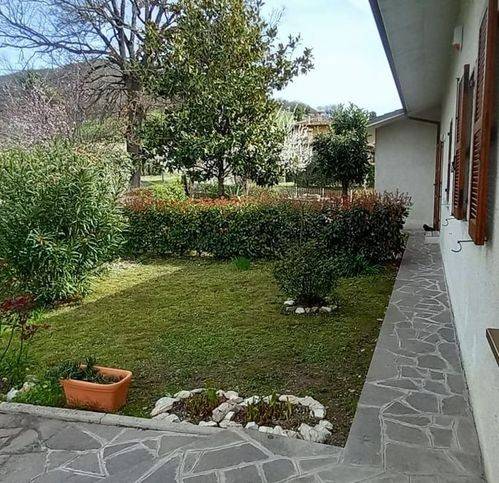 Villa a Urbino in Via Enrico Mattei - Foto 4