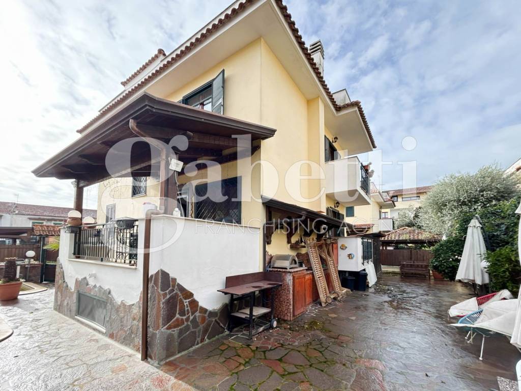 Villa a Giugliano in campania in Via staffetta, 209 - Foto 2
