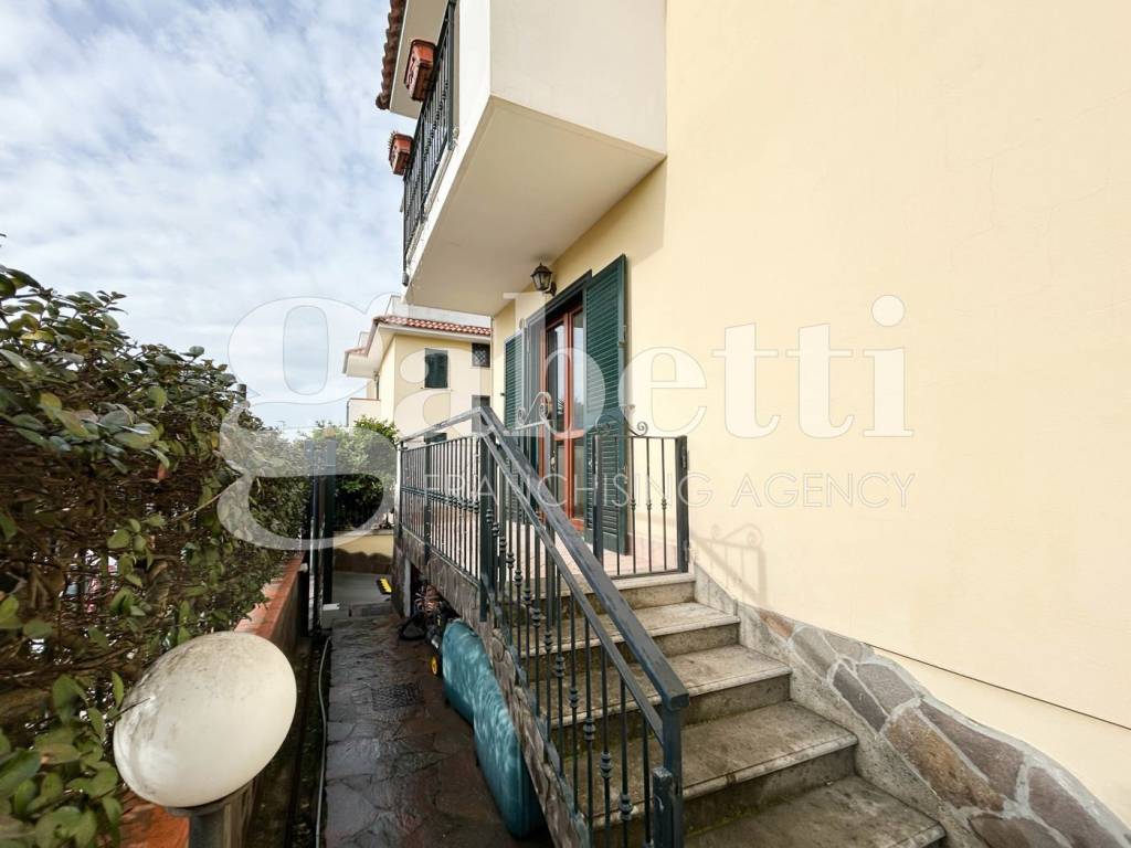 Villa a Giugliano in campania in Via staffetta, 209 - Foto 4