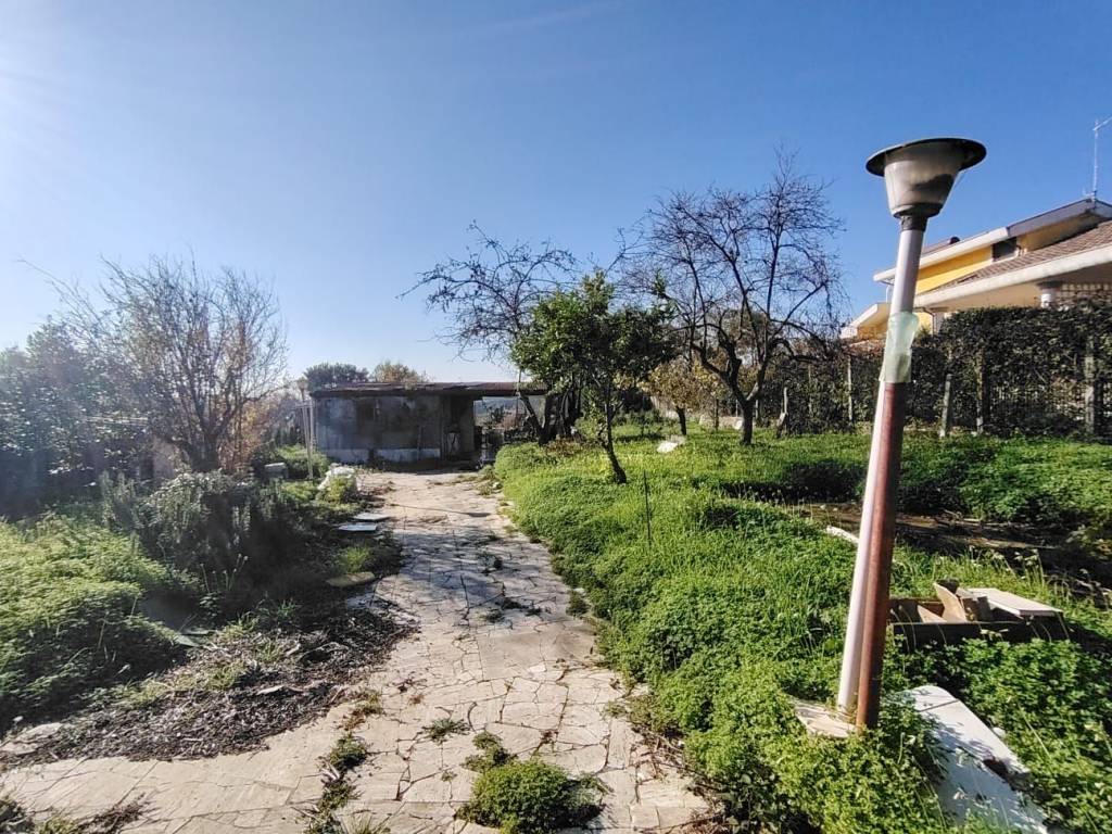 Terreno a Pomezia in Via delle Azalee, 10 - Foto 4